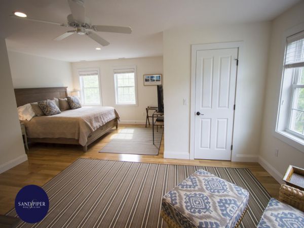 Cape Cod Home 995361