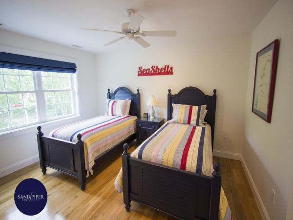 Cape Cod Home 995361