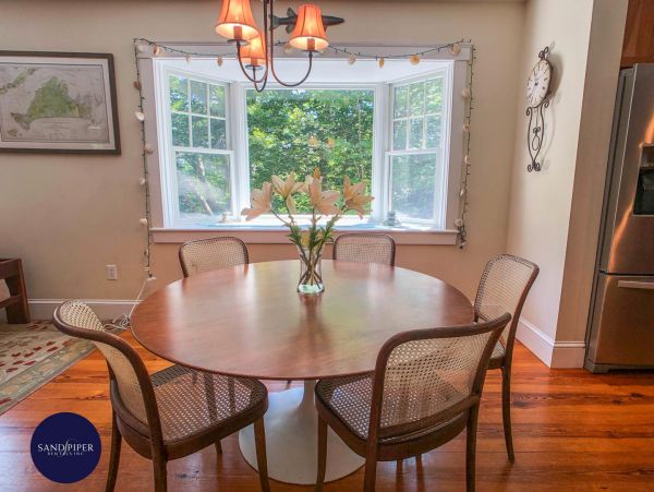 Cape Cod Home 995362