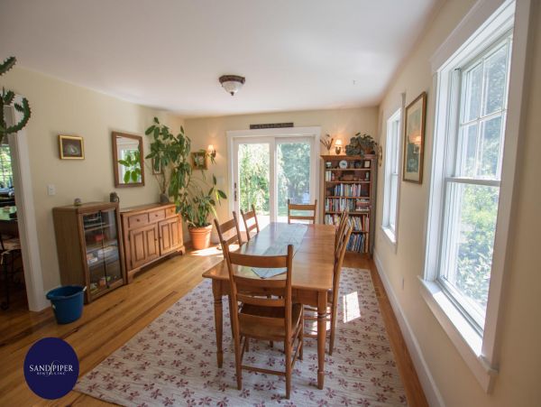 Cape Cod Home 995362
