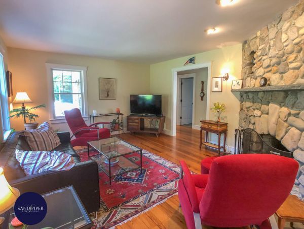 Cape Cod Home 995362