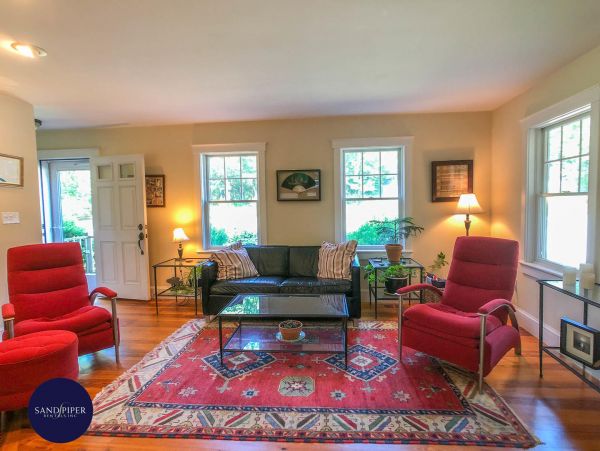 Cape Cod Home 995362