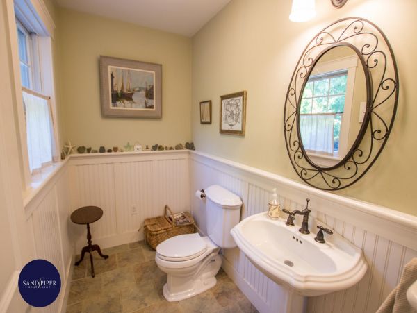 Cape Cod Home 995362