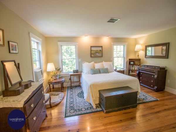Cape Cod Home 995362