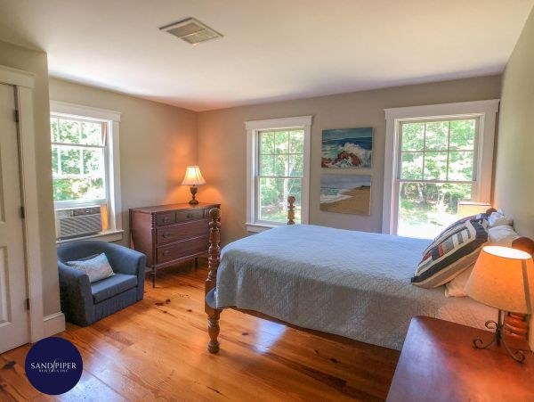 Cape Cod Home 995362