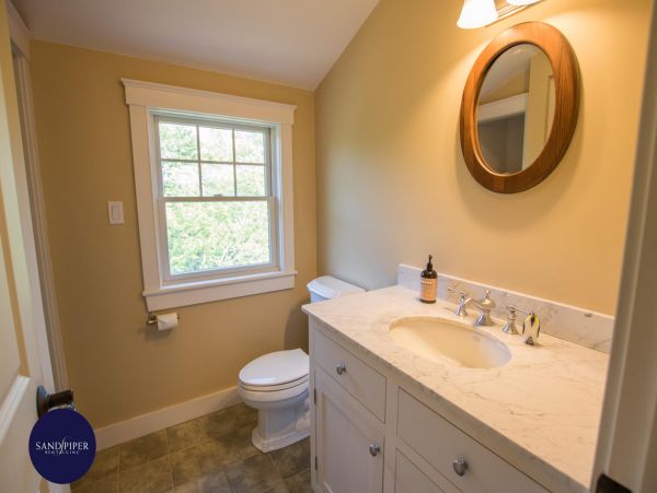 Cape Cod Home 995362