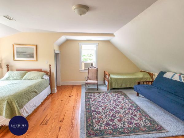 Cape Cod Home 995362