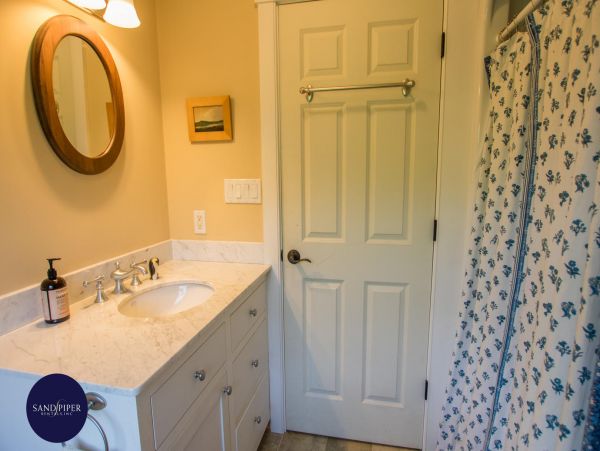 Cape Cod Home 995362