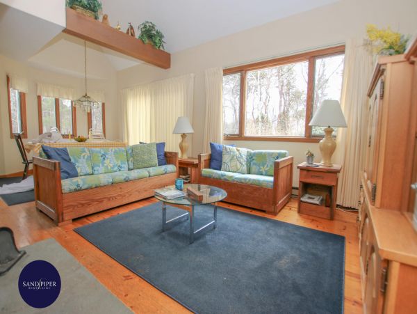 Cape Cod Home 995363