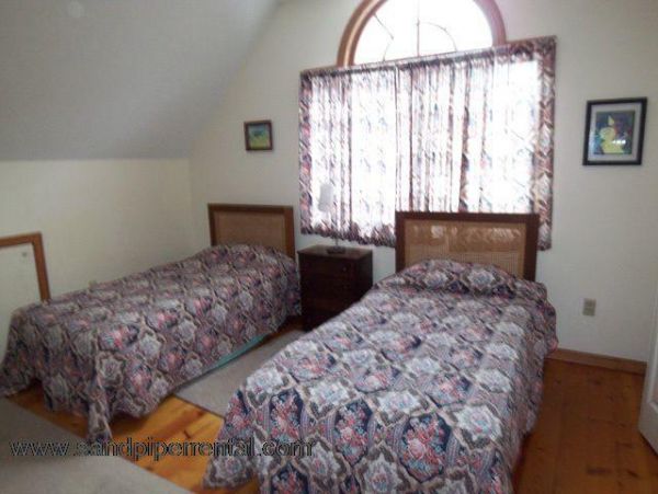 Cape Cod Home 995363