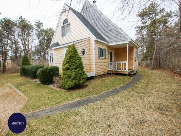 Cape Cod Home 995363