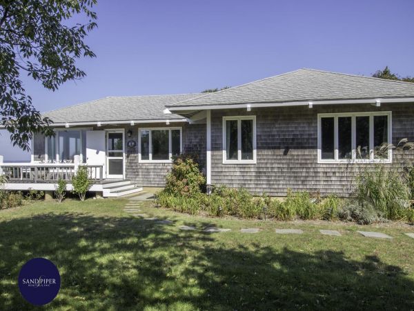 Cape Cod Home 995364