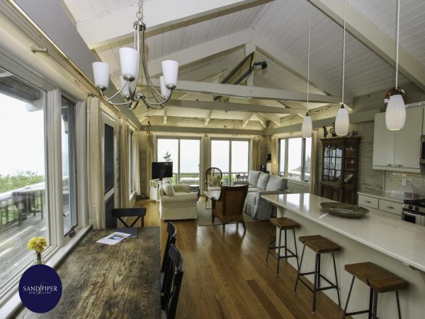 Cape Cod Home 995364