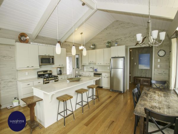 Cape Cod Home 995364