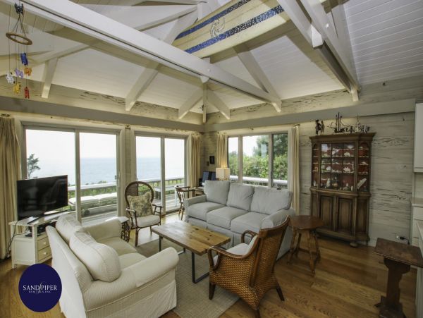 Cape Cod Home 995364