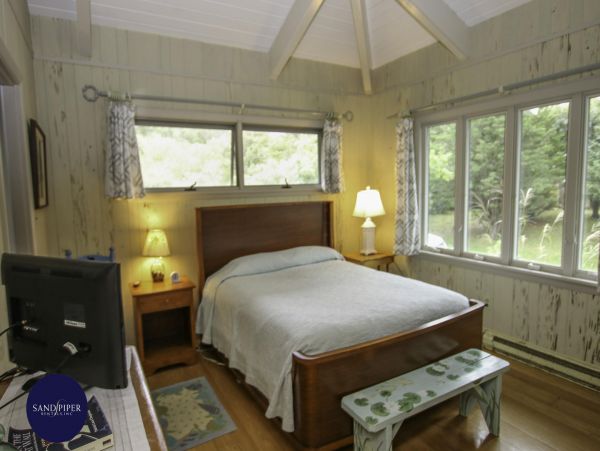 Cape Cod Home 995364