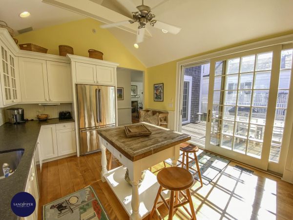 Cape Cod Home 995365