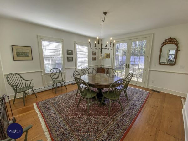 Cape Cod Home 995365