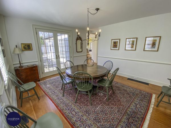 Cape Cod Home 995365