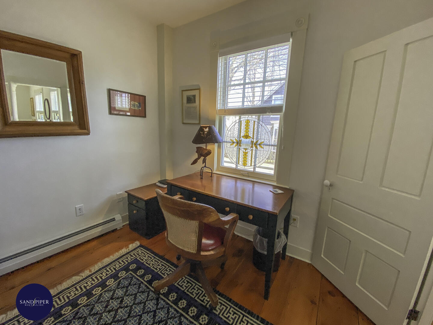 Cape Cod Home 995365