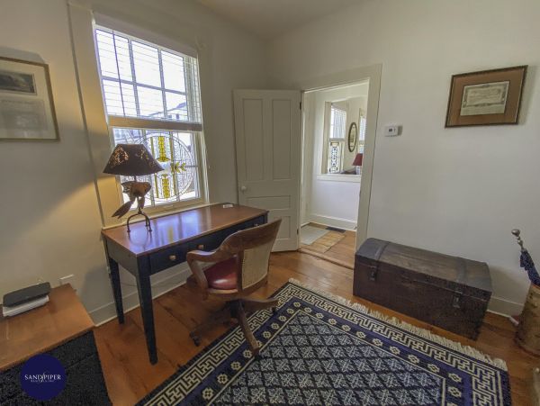 Cape Cod Home 995365