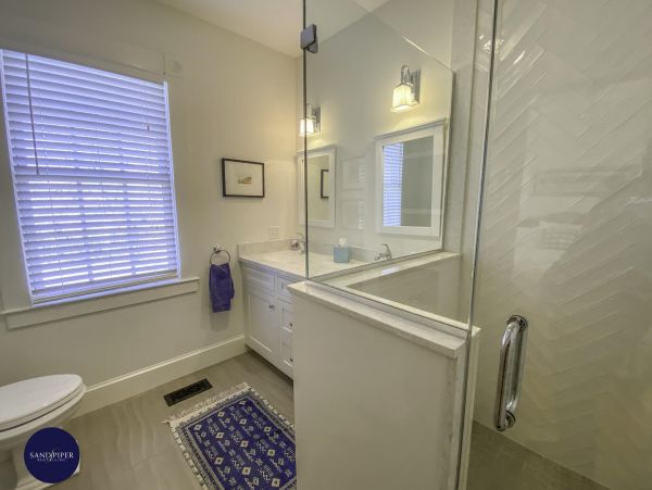 Cape Cod Home 995365