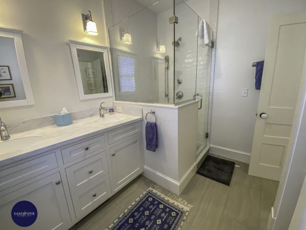 Cape Cod Home 995365