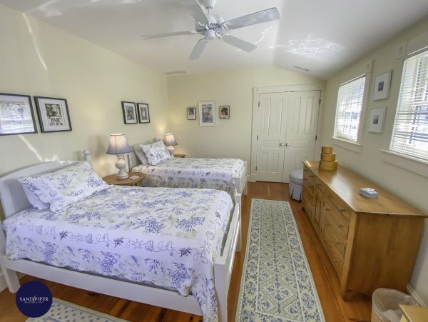Cape Cod Home 995365