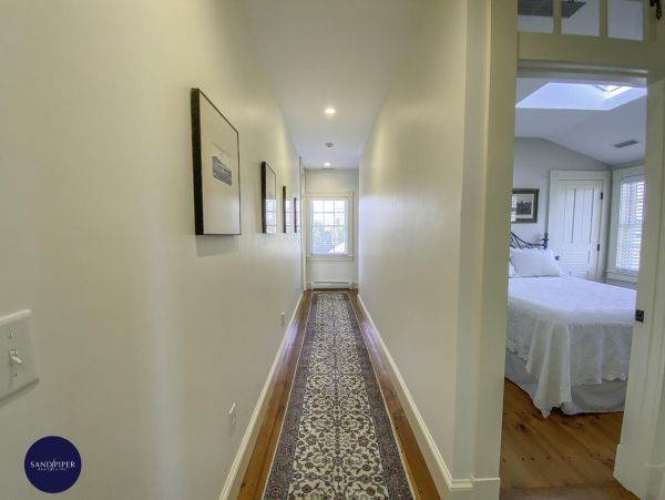 Cape Cod Home 995365