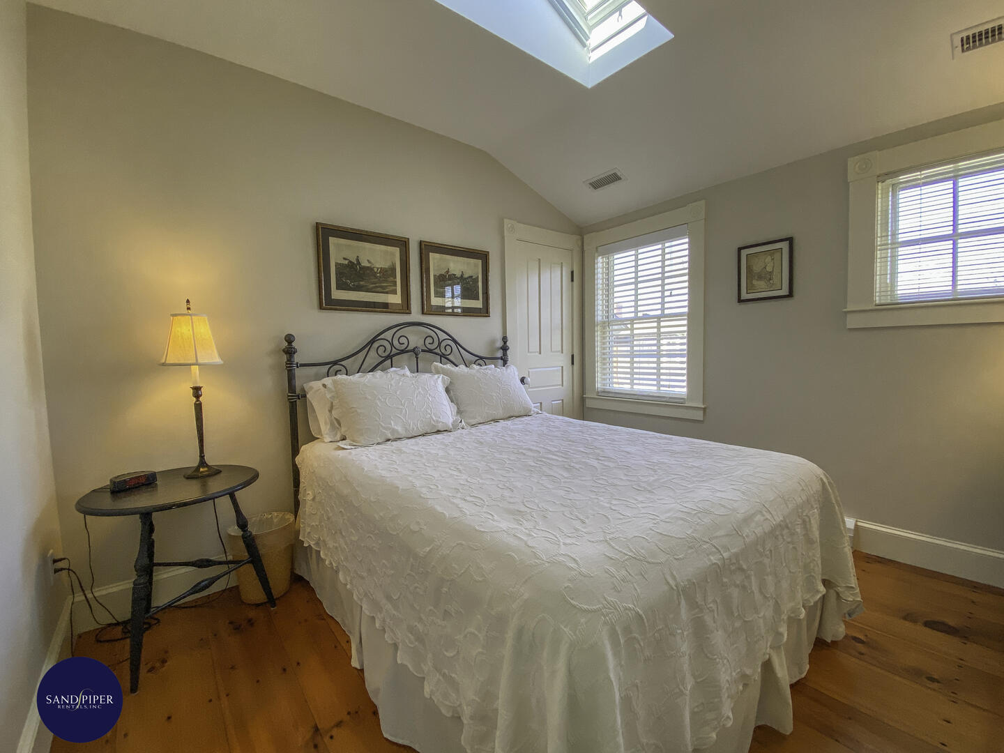 Cape Cod Home 995365