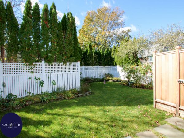 Cape Cod Home 995365