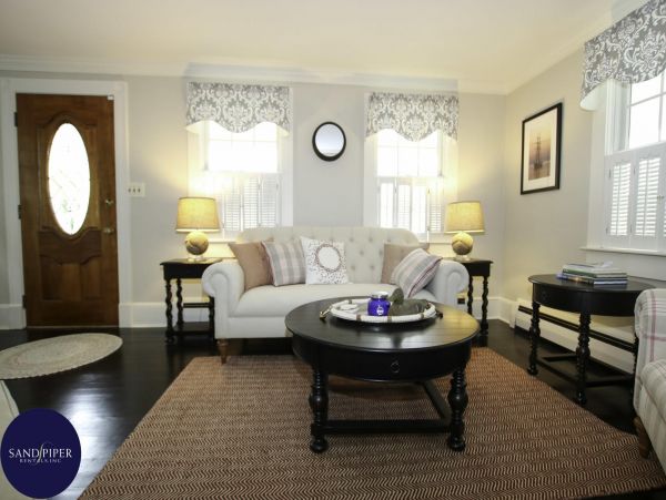 Cape Cod Home 995366