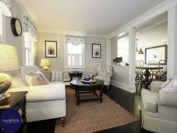Cape Cod Home 995366