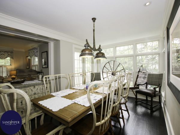 Cape Cod Home 995366