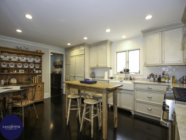 Cape Cod Home 995366