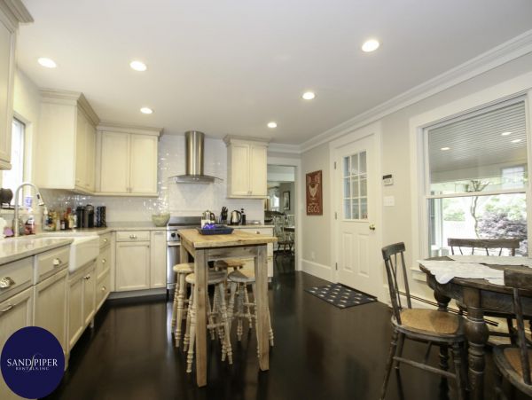 Cape Cod Home 995366
