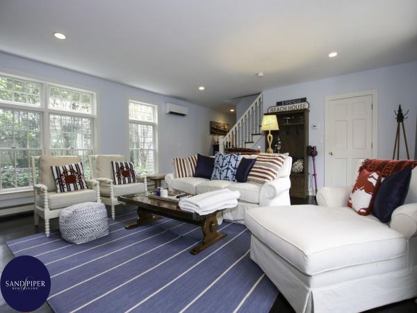 Cape Cod Home 995366