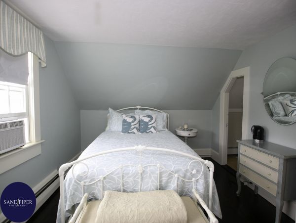 Cape Cod Home 995366