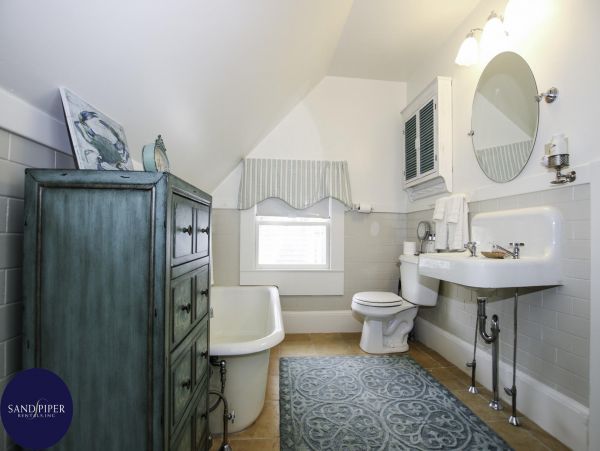 Cape Cod Home 995366