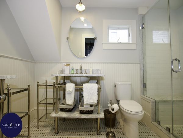 Cape Cod Home 995366
