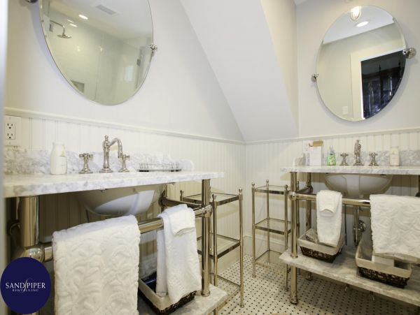 Cape Cod Home 995366