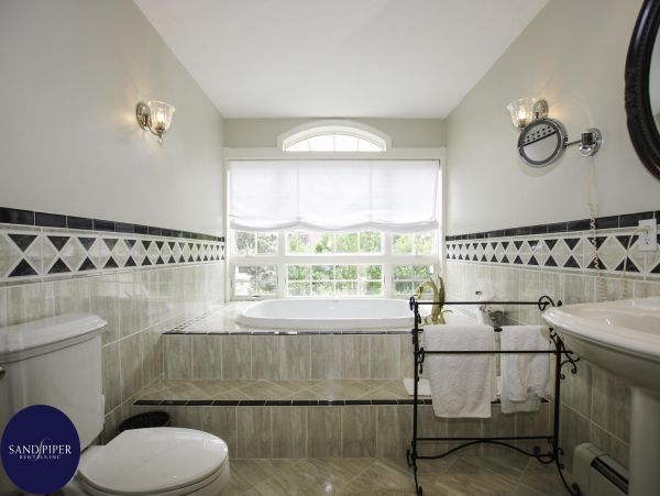 Cape Cod Home 995366