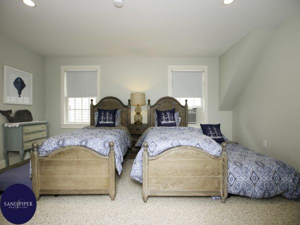 Cape Cod Home 995366