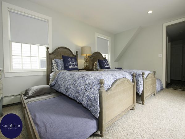 Cape Cod Home 995366