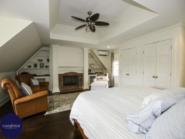 Cape Cod Home 995366
