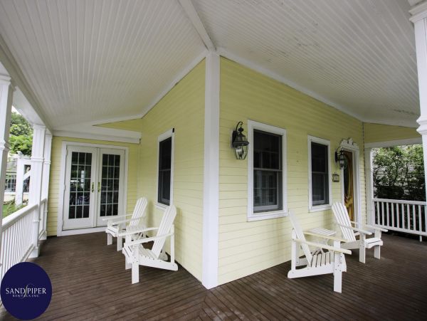 Cape Cod Home 995366