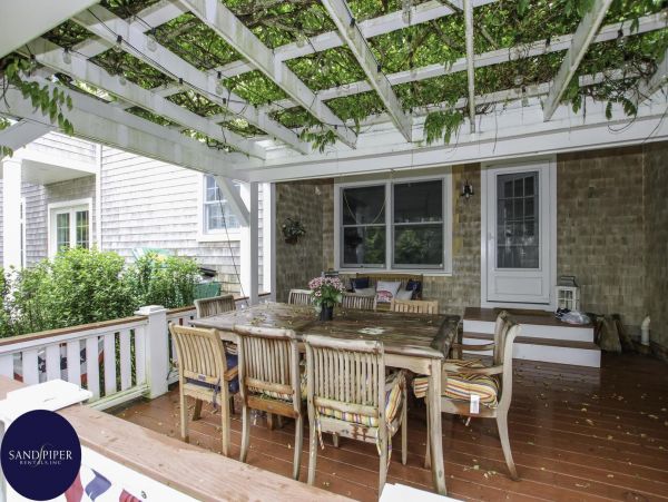 Cape Cod Home 995366