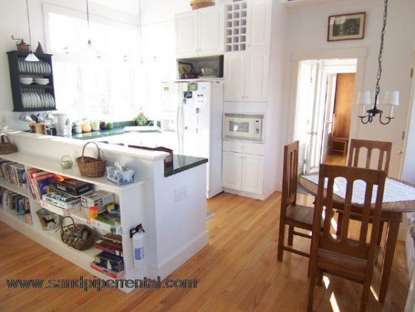 Cape Cod Home 995367