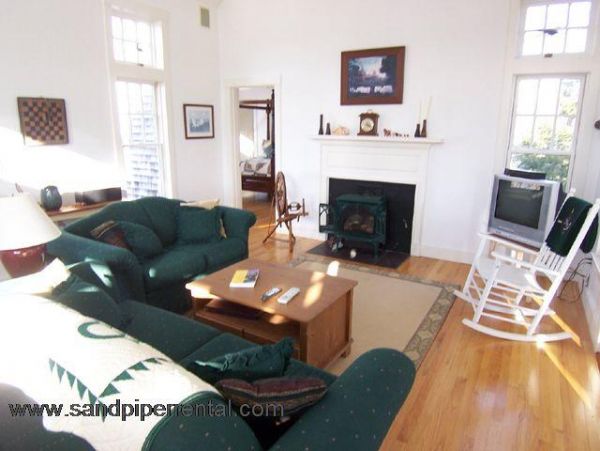 Cape Cod Home 995367