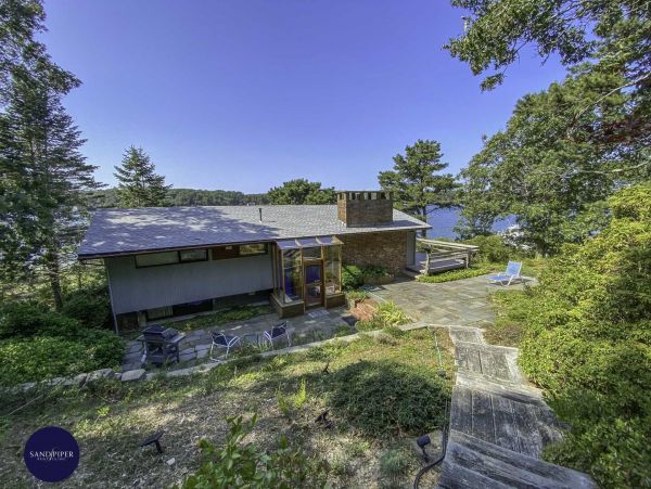 Cape Cod Home 995368